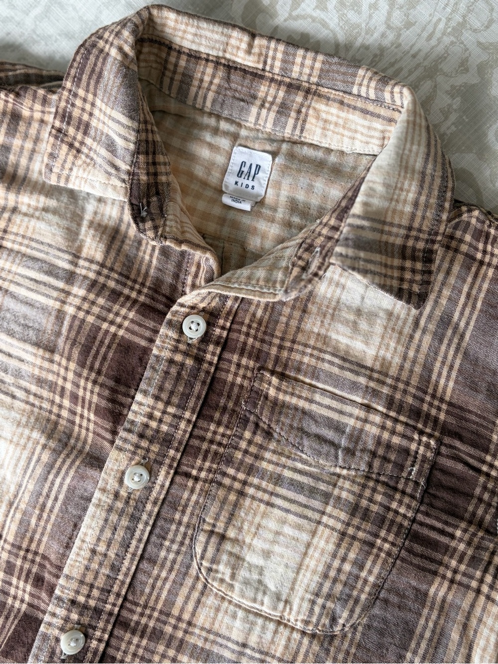 Size M (8/9) GAP kids Plaid Button-Down Shirt 100% cotton